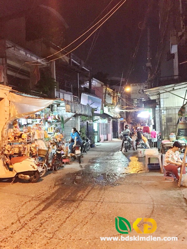 Bán nhà lầu nở hậu hẻm xe hơi 95 Lê Văn Lương quận 7.